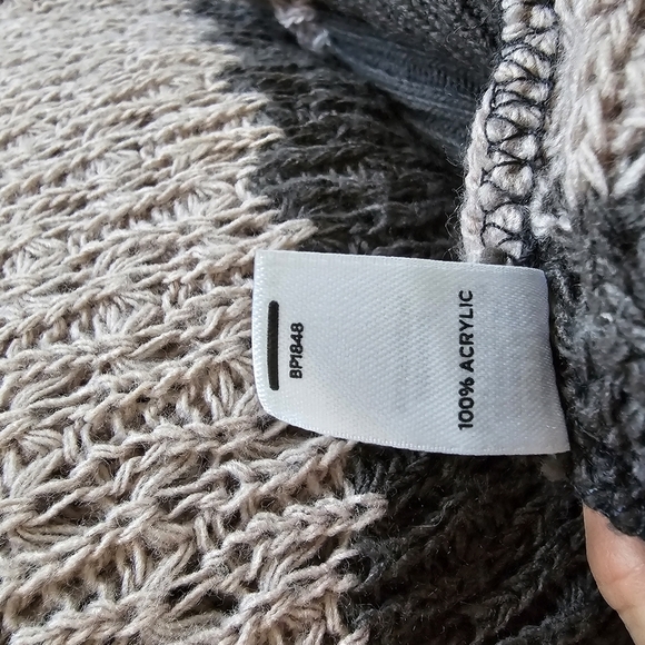 14th & Union Sweater Med - Picture 8 of 8